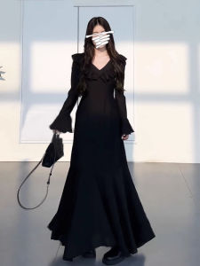 ชุดเดรสยาวแขนยาวสีดำ เอวเข้ารูป สไตล์ฝรั่งเศส ชุดเดรสยาวคลุมเข่าสำหรับผู้หญิง ฤดูใบไม้ร่วง 2023 ชุดเดรสยาวทรงเอสัมผัสหรูหรา