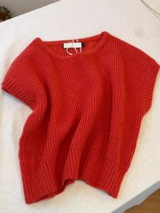 เสื้อสเวตเตอร์ถักสีแดงสินค้าคุณภาพสูงกว่างโจวเสื้อกั๊กเสื้อกั๊กผู้หญิงฤดูใบไม้ร่วงและฤดูหนาวแขนกุดใส่ทับด้านนอกเสื้อกั๊กเสื้อท่อนบน