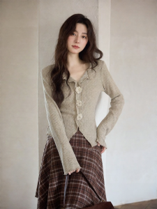 seemon | Áo Thun Slim Fit Hoa Văn V-neck