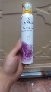 Xịt Khử Mùi Enchanteur Hương Nước Hoa Delightful 150ml Perfumed Deodorant Spray 150ml