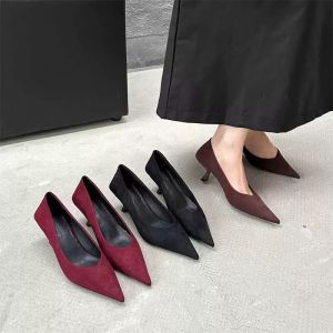 เดินทาง สไตล์เกาหลี รองเท้าส้นสูงหัวแหลม ผู้หญิง รองเท้าทํางานแบบสวมส้นบางกํามะหยี่ เซ็กซี่ รองเท้าเดี่ยวรุ่นหนังแกะ