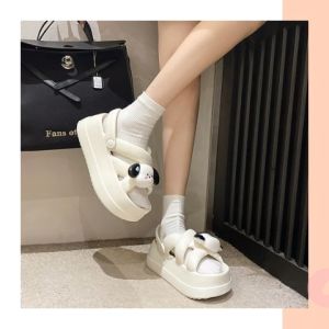 SQShop รองเท้าแตะแบบสวมเสริมส้น ติดการ์ตูนน้องหมา สไตล์สาวหวาน สีสวยละมุนนี กระเป๋าเดีย ขนาด 32 หน้า