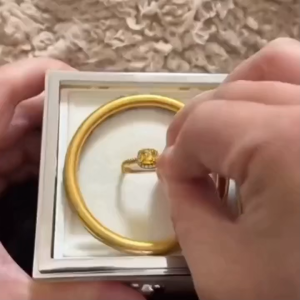 Automatic Flip Bear Flip Ring Boxs Light Candles Surprise Mechanism Gift Wrapping Cake Ring Box Spinning Design Reversible Boxs