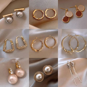 Elegant Simple Pearl Earrings for Women Vintage Silver Needle Ear Jewelry Fashionable Trendy Dangle Studs Alloy Gold Plated