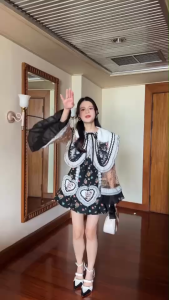 BLT BRAND B675 การันตีเสื้อผ้าแบรนด์แท้ ชุดเดรสสีดำแขนยาวปกใหญ่ พิมพ์ลายน้องแมวตัดกับสีขาว น่ารักๆใส่ไปเที่ยว คาเฟ่