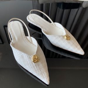 YUNPO | Giày Cao Gót Nữ Thời Trang Mới 2025 Mũi Nhọn Kiểu Xỏ Ngón Gót Thấp Quai Hậu Thanh Lịch Trang Trí Kim Loại