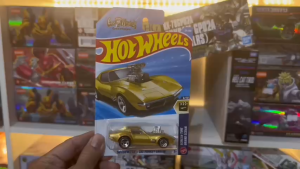 Mô Hình Xe Hot Wheels 68 Corvette Gas Monkey Garage – Siêu Phẩm Xe Độ Hầm Hố Screen Time!