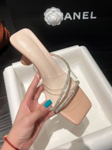 Stunning Crystal Diamond Womens Sandals Outdoor Wear mid Heel 2025 New Transparent Strap Match Skirt High Heel Slippers
