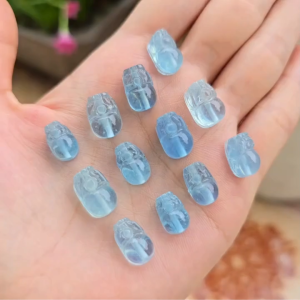 Q2623 Charm tỳ hưu thiên lộc Aquamarine sẵn lỗ nhỏ 1li dọc thân làm mặt nhẫn xâu vòng dây chun hạt =< 6li hợp Thủy & Mộc - Phong Thủy TUDO