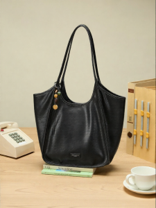 Josiny | Black Women Tote Bag
