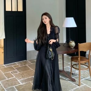 Lace Splicing Long Sleeve V-Neck Dress Womens Winter French Gentle Waist Cinching Long Skirt Two-Piece Set Casual Style Bubble Sleeve