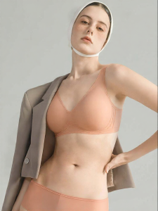 SUJILIANGPIN | Slim Fit Gathering Seamless Wire-free Thin Bra