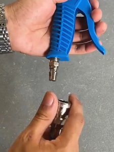 Pneumatic dust removal gun long nozzle with 5-meter air hose and connector.
