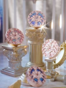 Flower Knows Little Angel Collection Embossed Highlighter 8g แป้งไฮไลท์ ความเงางามและความมีมิติ