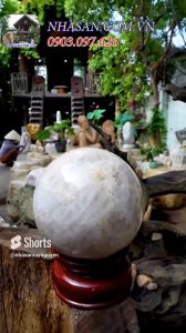 Quả cầu phong thủy đá thạch anh giúp cuộc sống được thuận buồm xuôi gió-16cm-6kg-QC1137