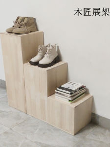 เคสแสดงของร้านค้าปลีกแบบไม้แท้ ชั้นวางรองเท้าและกระเป๋า จัดแสดงในหน้าร้าน จัดแสดงเสื้อผ้าสำหรับผู้หญิง ร้านค้าปลีก