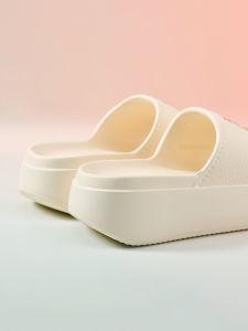 Womens Summer Thick Bottom Sandals Slippers Casual Style round Head Flat Heel Anti-Slip Beachwear Fashionable Outdoor Slippers