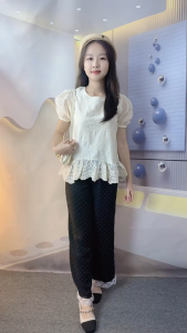 Set thiết kế nữ đi biển set Quảng Châu mặc hè áo tay ngắn phồng full lót kèm quần suông dài phối Ren dễ thương