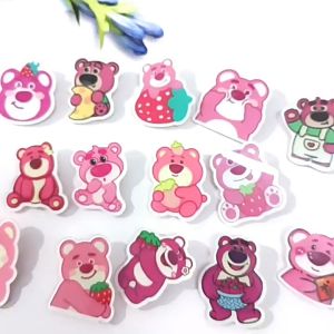 【Bestella✨COD】Cute Strawberry Bear Kartun Acrylic Bros Kepribadian Aksesoris Pakaian Lencana Kartun jarum dada stroberi beruang bros lucu