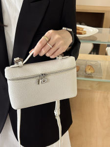 กระเป๋าเครื่องสำอางทรงสี่เหลี่ยมเล็กแบบสะพายข้าง กระเป๋าใส่ของใช้ประจำวัน ทรงสี่เหลี่ยมเล็กแบบทันสมัย ​​กระเป๋าผ้าไนลอนสไตล์ใหม่