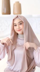 Jilbab Segi Empat Bella Square Polos 115x115 Azara Nippon Redrose - Kerudung Wanita