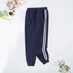 กางเกงกีฬาผ้าฝ้ายบุขนแกะสีน้ำเงินเข้มสำหรับนักเรียนประถมและมัธยมปลาย ทรงตรง สามแถบ ชายกระดุม ทรงหลวม กางเกงขายาวสำหรับเด็กชายและเด็กหญิง