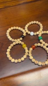 Vòng đeo tay bình an - ngủ ngon cho trẻ nhỏ 0-6 tuổi Trầm Tóc Việt tặng kèm dây chú lăng nghiêm