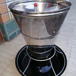 Sow feeder stainless for pig Stainless Pig Sow Feeder 1 pc with 2 pcs galvanize door lock sow feeder Feeder for pig