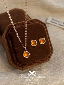 Retro French Style Amber Colored Earrings & Necklace Set: A Simple Orange Sunset Design