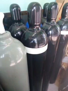 ถังซีโอทู (CO2)  ขนาด 0.5 คิว + เกจ์ซีโอทู มีฮีตเตอร์ บรรจุเนื้อซีโอทู 2 kg. หัววาล์ว CGA320 ถังใหม่ มือ 1 พร้อมใช้งาน  ( ซีโอทู คาร์บอนไดออกไซต์ Co2 )