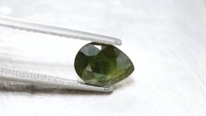 1.75 ct พลอยแท้ เขียวส่อง สีเขียว ทรงหยดน้ำ เผาเก่า บางกะจะ