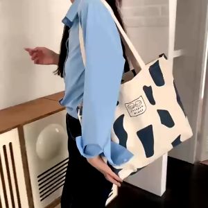 🌼Cute Shop🌼 กระเป๋าสะพายข้างลายนมวัว2753 ผ้าหนาเกรดดีที่สุดใบใหญ่มากไส่โน๊ตบุ๊คได้ กระเป๋าใบใหญ่ กระเป๋าสะพายข้าง