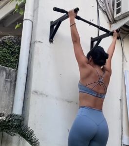 Alat Pull up Bar Olahraga gym Fitness Dirumah Chin up Resistance band pullup Push up Bar Gantungan Tiang Samsak