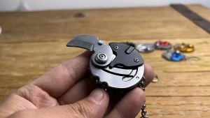 WOW - Multifunctional Keychain Hexagon Coin Knife Folding Mini Pocket Screwdriver Cutter Camping Hiking Outdoor Tool Kit