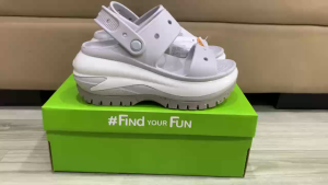 Giày dép crocs chuẩn xịn chống hôi chân nhựa tế bào êm mềm siêu bền đi mưa lội nước đi biển sandal crocs đế xuồng mega crush cao 8cm màu ghi
