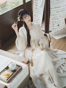 ชุดฤดูใบไม้ผลิและฤดูร้อนสำหรับผู้หญิง ชุดฮันฟูสไตล์เซน ชุดสามชิ้น ลายเดือนสีขาว ทรงหลวม ผ้าไลโอเซลล์ ยาวปานกลาง