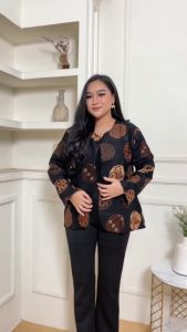 Bolero Monochrom Motif Bolak Balik Katun Variasi Kancing