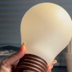 โคมไฟข้างเตียง ไฟสว่างอัตโนมัติ ดึงสวิตช์เชือก รูปร่างหลอดไฟ โคมไฟติดผนัง ติดตั้งง่ายไม่ต้องเจาะรู