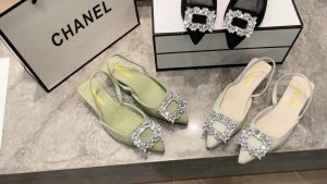 รองเท้าผู้หญิง รองเท้าส้นสูง รองเท้าแฟชั่น รองเท้าหัวแหลม ประดับพลอยเทียม ทรงสี่เหลี่ยม รูปร่างสง่างาม สวยๆกันไปเลย ไซส์ 35-42