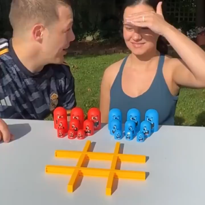 A set of tic-tac-toe educational toys/parent-child interactive tabletop games