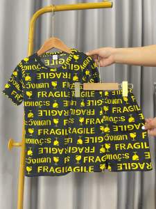 ชุดเด็ก ลาย ระวังแตก ลายฮิต แขนสั้นขาสั้น ผ้าไมโคร นิ่มบางเบาใส่สบายสีสดซักง่ายสีไม่ตก(ส+ส)ลายระวังแตก