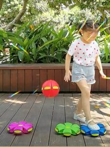 ลูกบอลจานบินวิเศษ ลูกบอลจานบิน ลูกบอลเด้งผิดรูป สามารถเล่นได้ทุกวัย มหัศจรรย์ลูกบอลจานบิน กีฬากลางแจ้งและกีฬาในร่ม เพลิดเพลินกับแสงไฟของลูกบอล