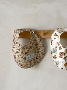 New 2025 Korean Style Baby Bibs: Pure Cotton Waterproof Saliva Towels Cute Round Shape for Newborn And Infant Babies