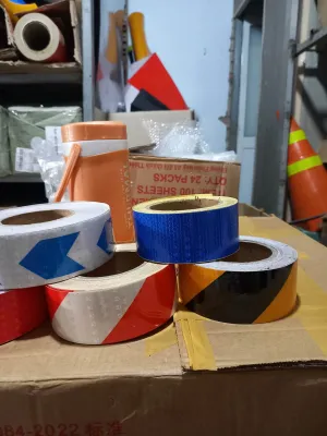 decan vàng phản quang caro khổ rộng 5cm giá bán theo kích thước giá theo 1m dùng cảnh báo vào ban đêm dán sau xe dán cột giao thông ..vvvv. .. t