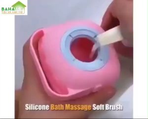 BÀN CHẢI TẮM SILICONE MỀM MASSAGE TẨY DA CHẾT CÓ NGĂN CHỨA SỮA TẮM "BAHAMAR" Sữa tắm có thể được kiểm soát bằng cách ép lực lượng của bàn tay. Có chức năng Massage thúc đẩy lưu thông máu và sức khỏe
