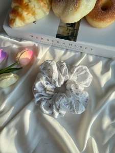 🧸 Scrunchies ยางมัดผมลายดอก โดนัทมัดผม ยางรัดผมไม่กินผม 🧸