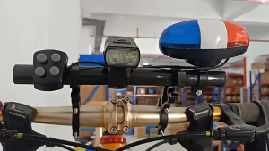 Lampu Depan Sepeda Klakson Sirine Polisi 6 LED 4 Sound Lampu Klakson Sepeda 6 sirine menyala terang