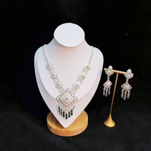 เครื่องประดับไทย ชุดสร้อยคอโลหะผสม ต่างหู ชุบ สีทอง /เงิน/นาคพลอยหลากสีให้เลือก ฟรีความยาวสูงสุด 56 ซม เด็กและผู้ใหญ่สวมใส่