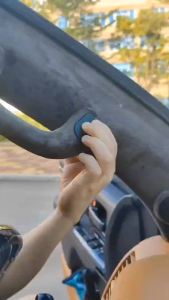 Giá Đỡ Điện Thoại Đa Năng Màu Đen Gắn Tay Vịn Xe Hơi Dành Cho Xe Địa Hình Và Xe Tải