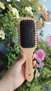 Lược chải gở rối  lược massage da đầu đinh vuông bằng gỗgiảm rụng tóc Queen 604.